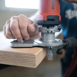 MAFELL KF 1000 kraštų frezavimo staklės – 1000 W, 43 mm kaklelis, 8 mm įvorė