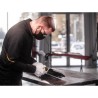 Mirka® ANGOS 8991100311 – profesionalus akumuliatorinis kampinis šlifuoklis su ergonomišku dizainu ir patogiu valdymu įvairiems