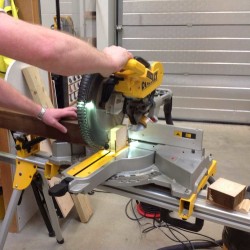 Compound Mitre Saw DeWalt DWS780-QS